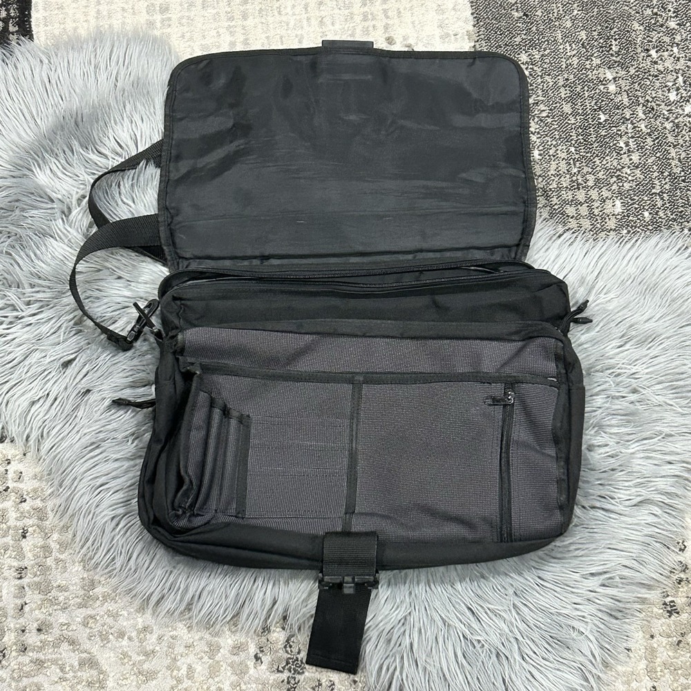 U.S. Luggage New York Expandable Organizer Messenger Bag With Shoulder Strap - Picture 3 of 4